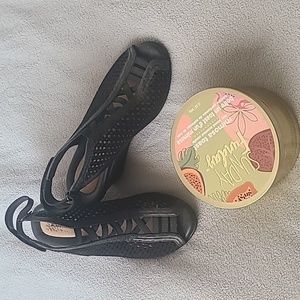 Sz 6 black leather "Earth" sandals like walking on air